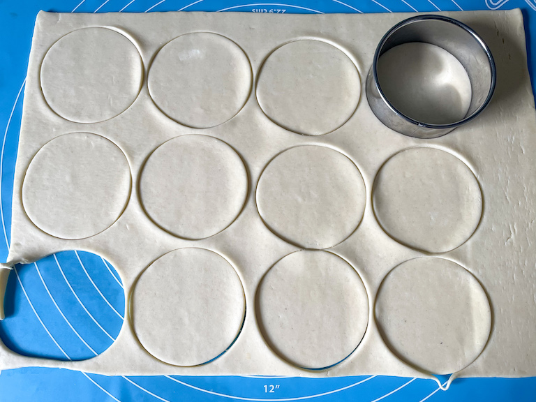 Shortcrust pastry cut into discs