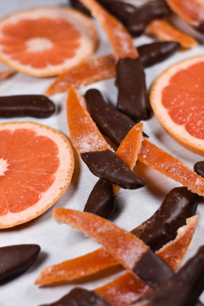 Candied grapefruit with dark chocolate, and slices of grapefruit