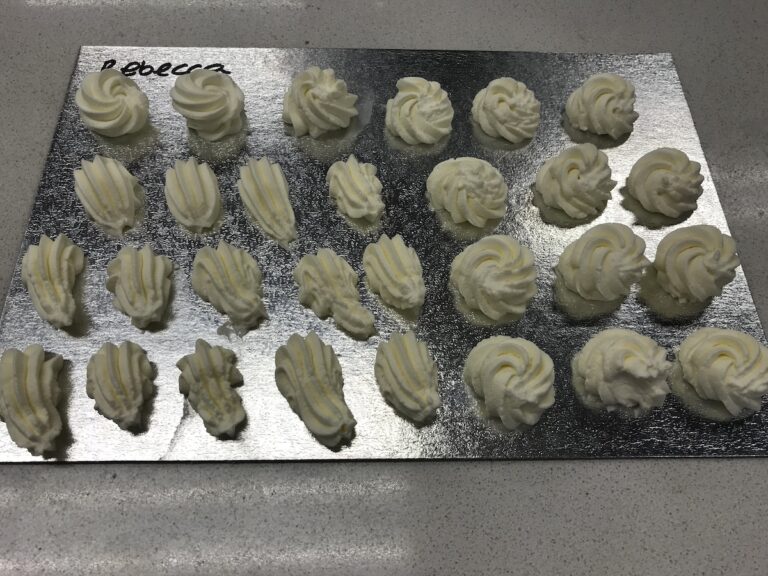 Piping practice in pastry school 
