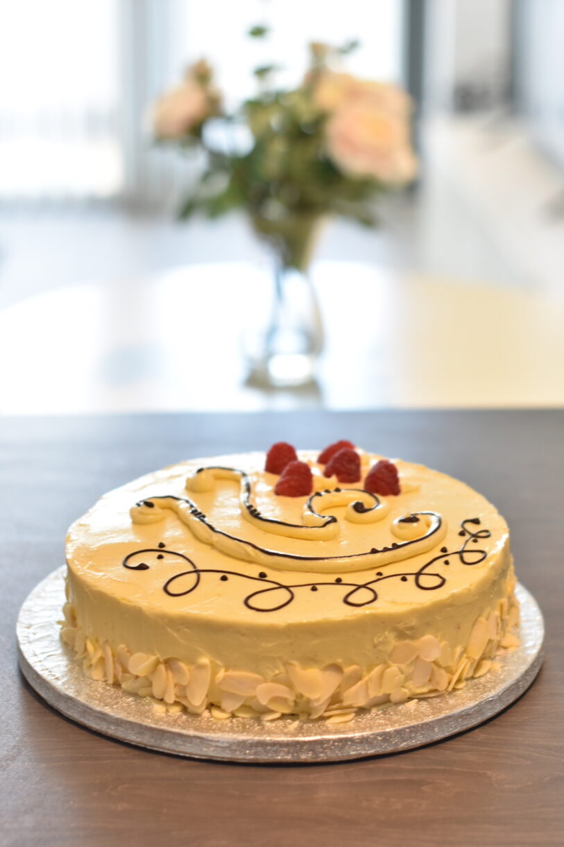 Genoise cake with raspberries and buttercream
