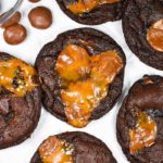 Chocolate cookies with melted caramel