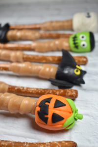 Halloween pretzel sticks with fondant decoration