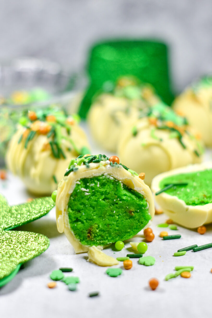 Peppermint cake balls recipe for Saint Patrick's Day