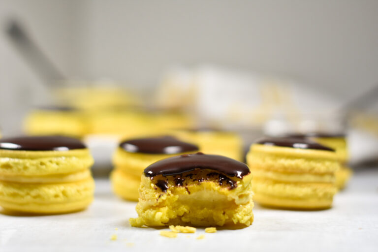 Boston Cream Pie Macaron