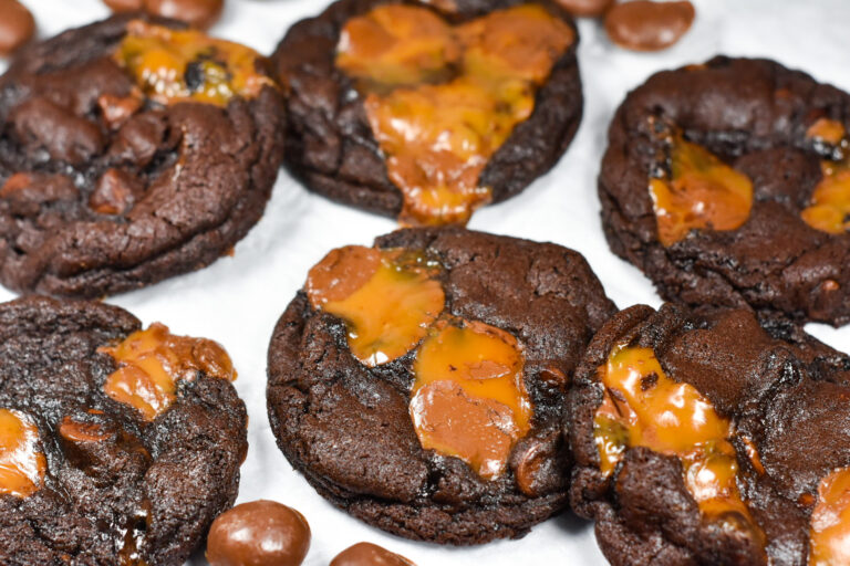 Horizontal shot of gooey chocolate caramel cookies 
