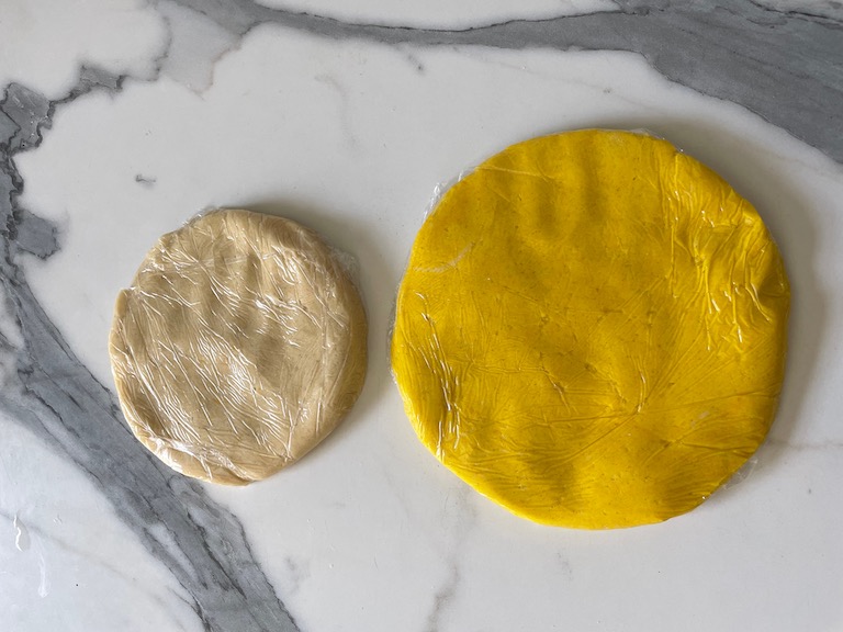 Discs of white and yellow cookie dough