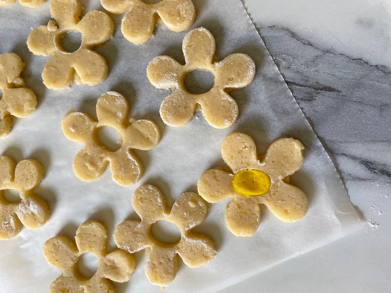 Daisy shaped cookies