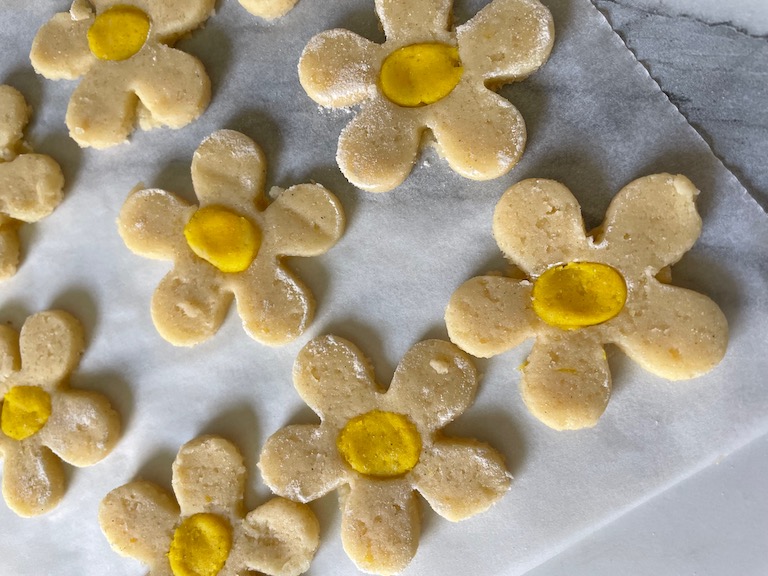 Daisy shaped cookies with yellow centers