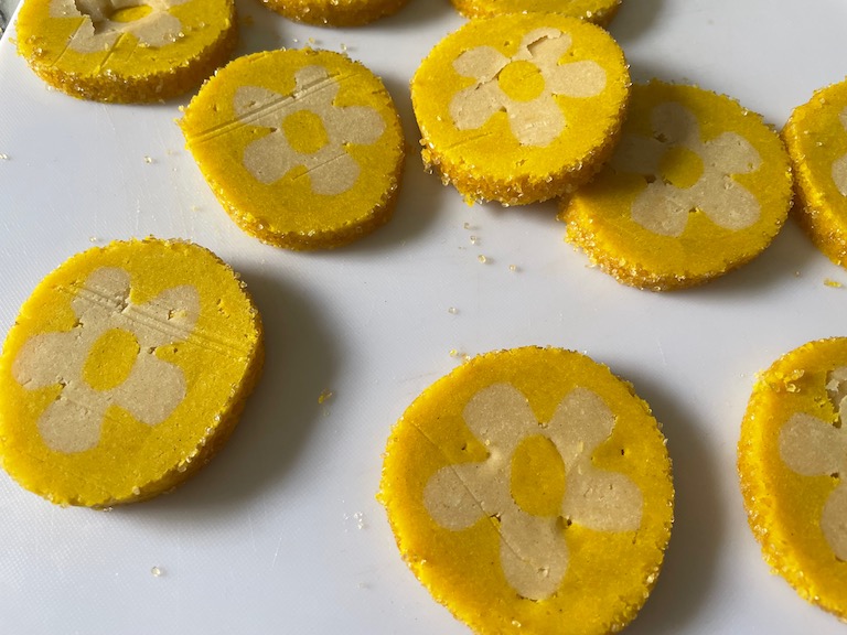 Daisy cookies on a white surface