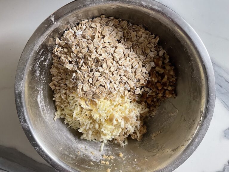 Bowl with oats and grated parsnip