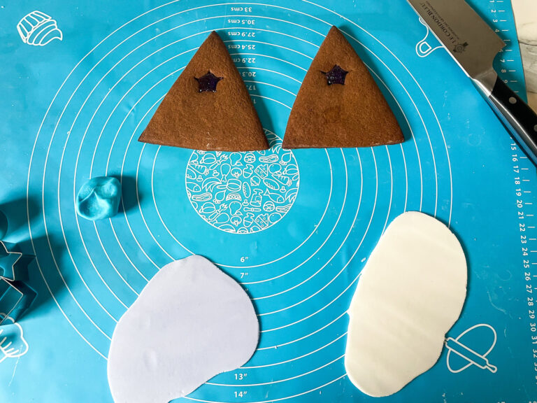 Gingerbread pieces and fondant on silicone mat