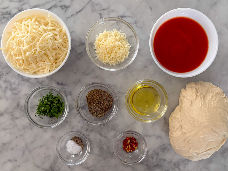 Cheese pizza roll ingredients