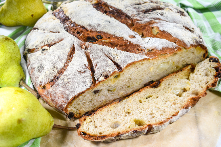 Sliced pear gorgonzola bread