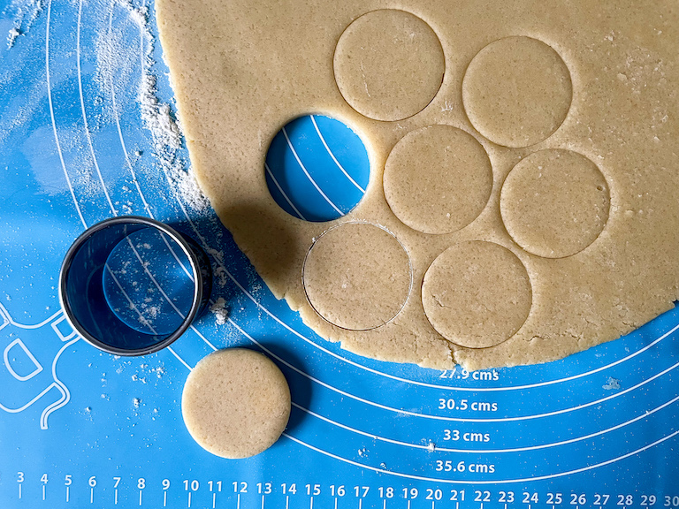 Cutting discs of cookie dough with a round cutter