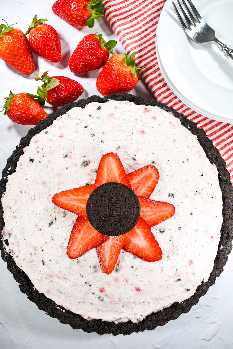 Oreo strawberry pie garnished with berries and a whole cookie