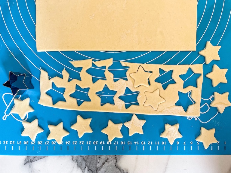 Cutting stars of puff pastry with a cutter