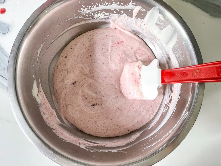 Cranberry mousse in a bowl