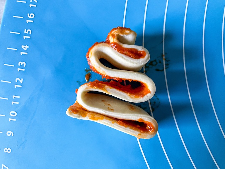 Folding puff pastry to form a Christmas tree shape