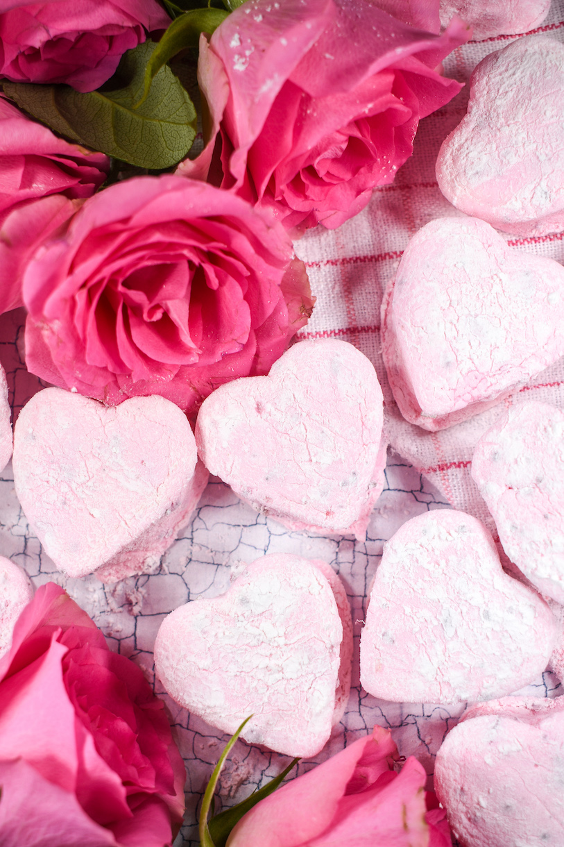 Heart shaped marshmallos and pink roses