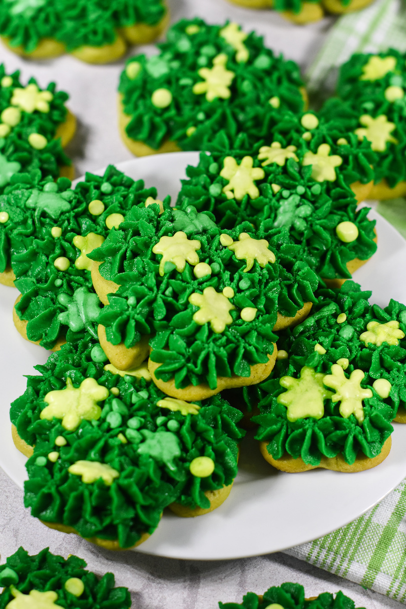 A plate of Saint Patrick's Day cookies