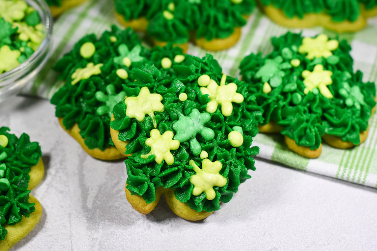 Sugar cookies with buttercream decorated for Saint Patrick's Day