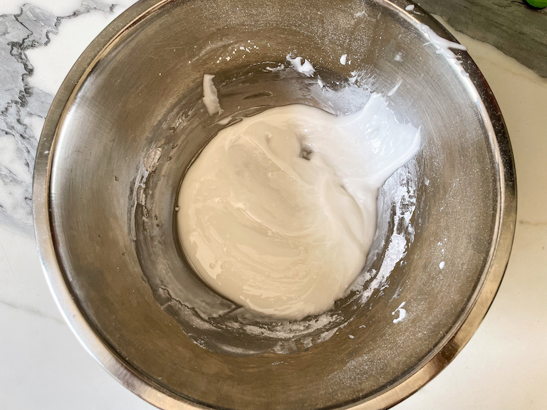 Sprinkle icing in a bowl