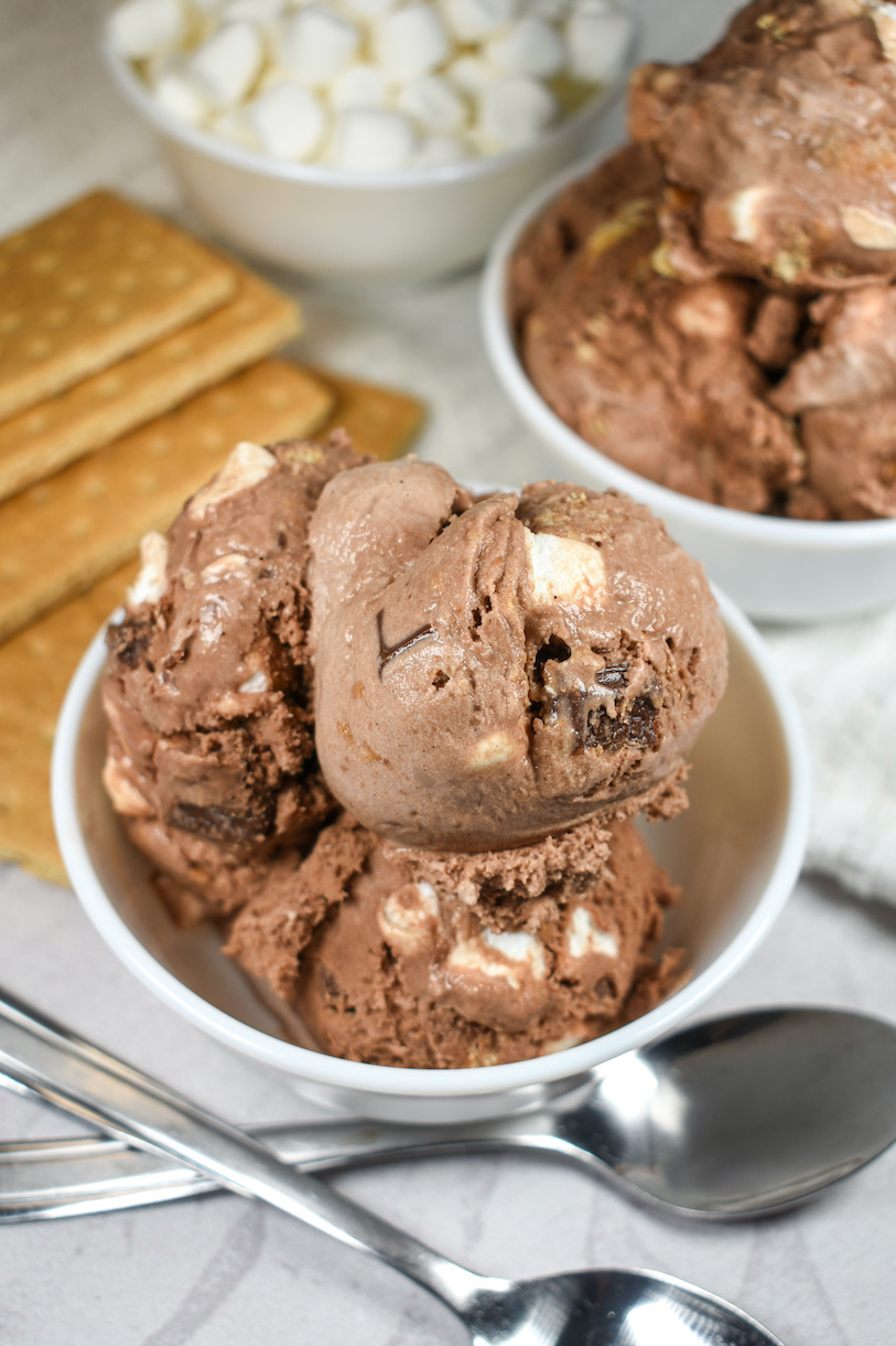 A bowl of s'mores ice cream with two spoons