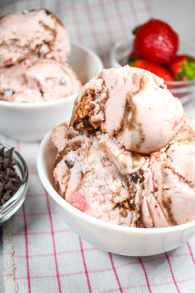 Two bowls of homemade strawberry ice cream