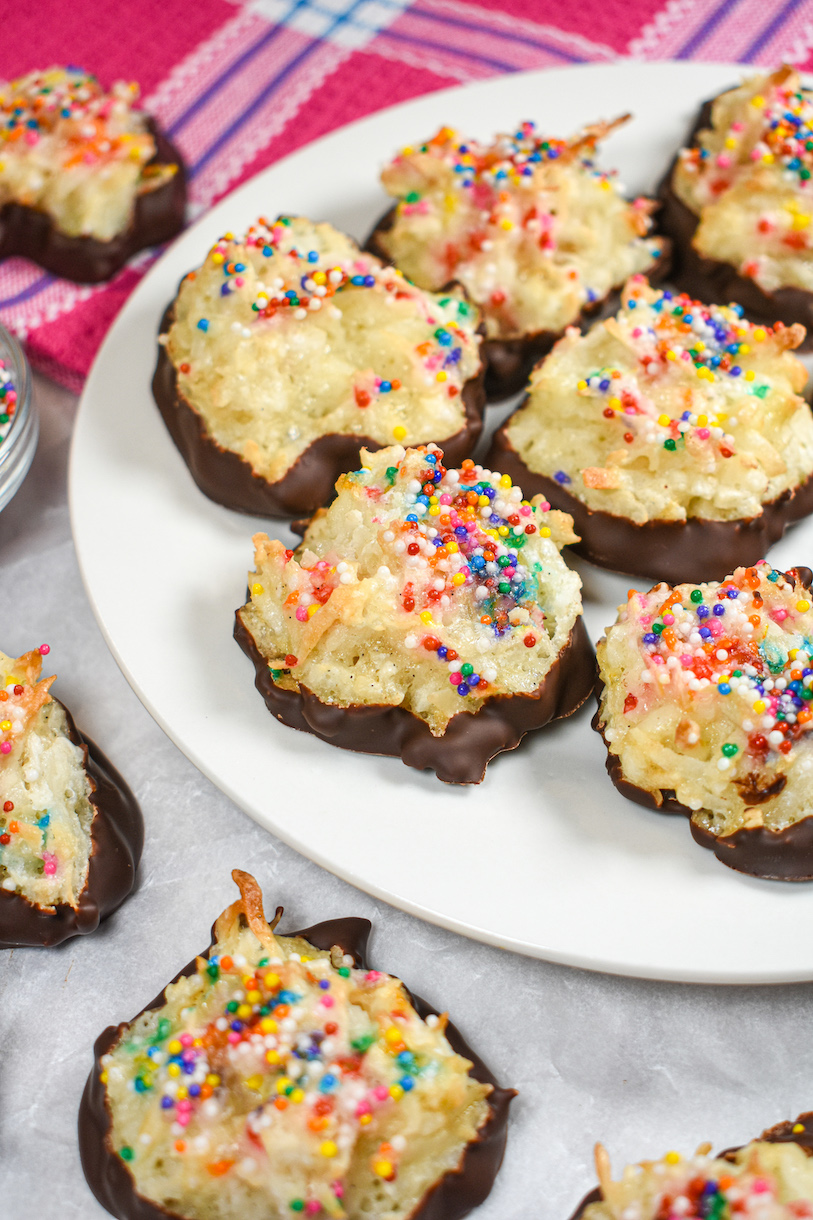 A plate of birthday cake macaroons