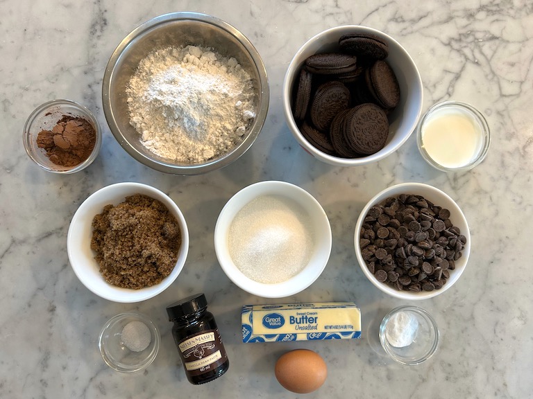 Ingredients for making this cookie recipe with oreos