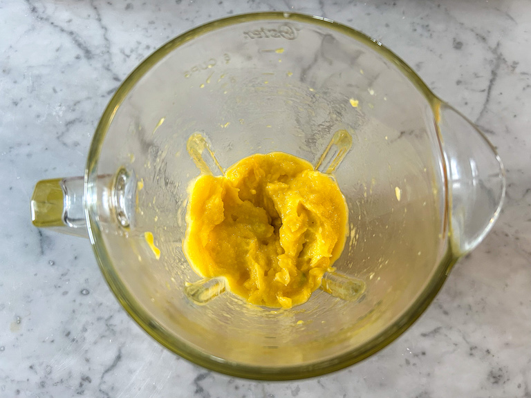 Mango puree in a blender