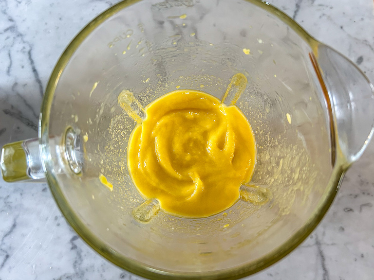 Mango puree in a blender