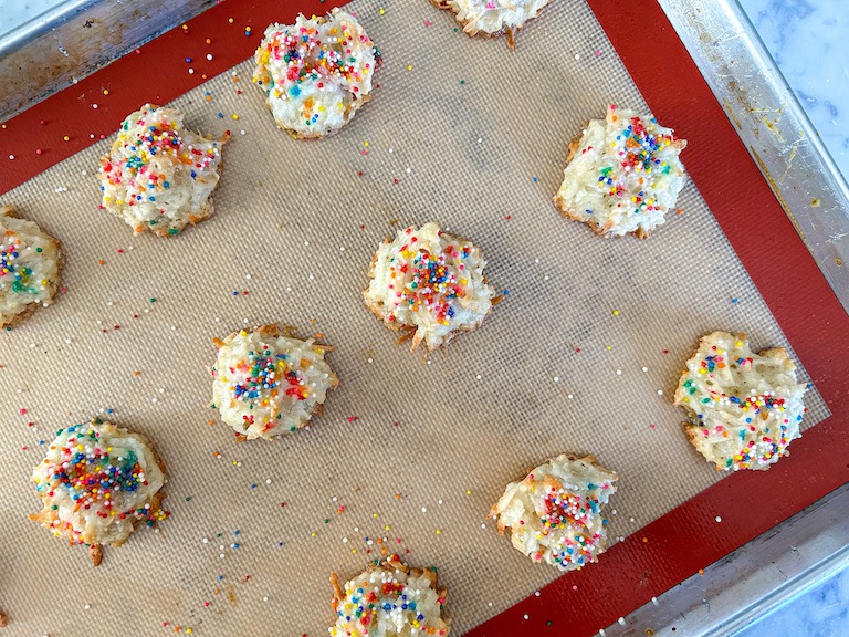 birthday cake macaroons