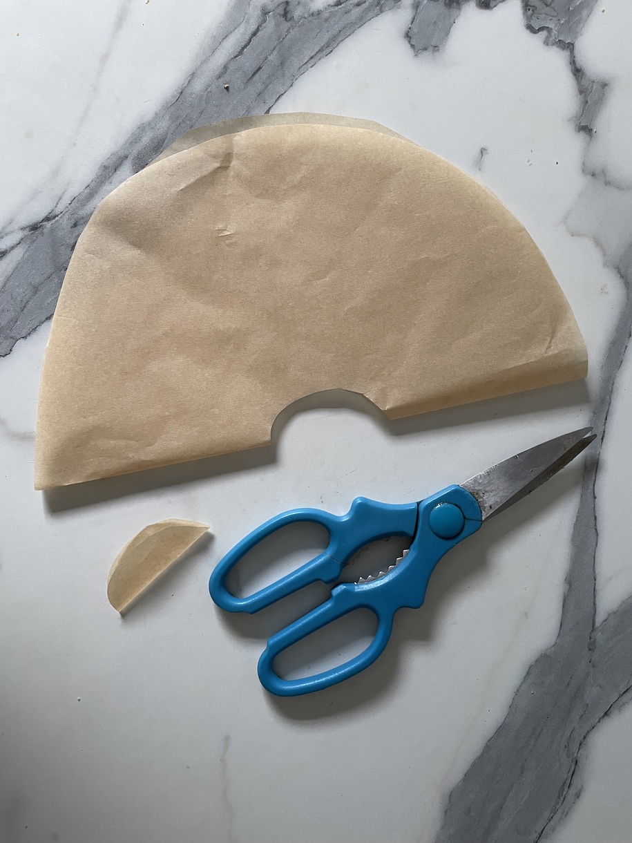 A cartouche and a pair of scissors