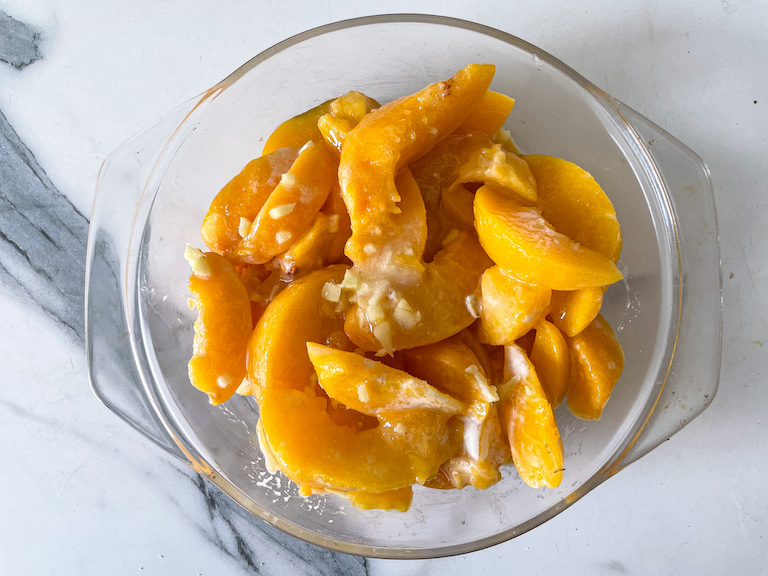 Peach filling in a glass baking dish
