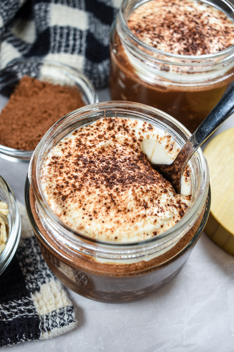 Overnight tiramisu oats with a spoon