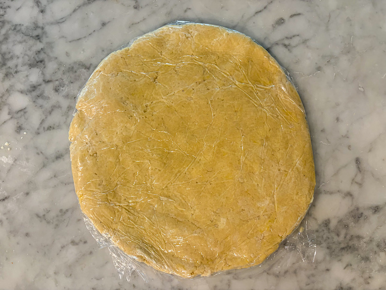 Disc of shortcrust pastry dough