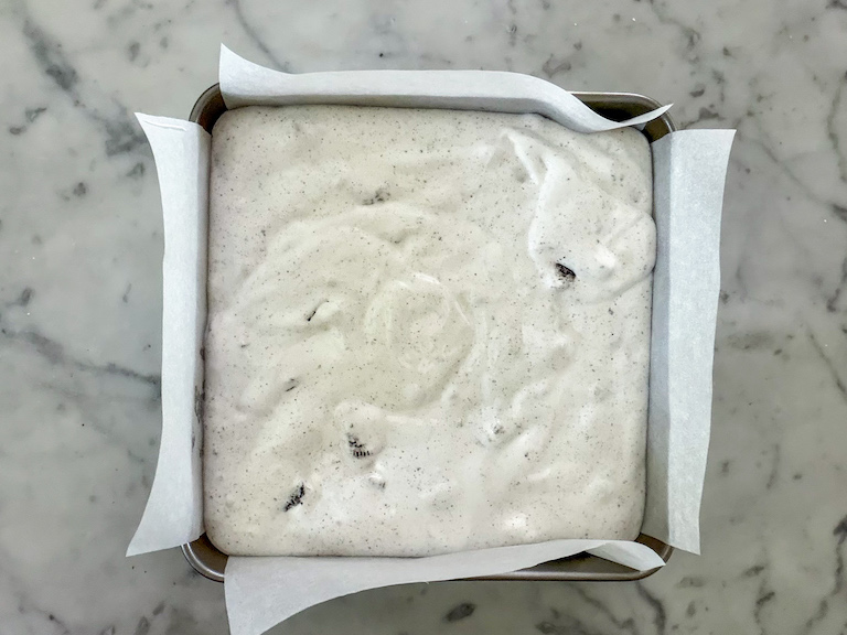 a pan of oreo marshmallows