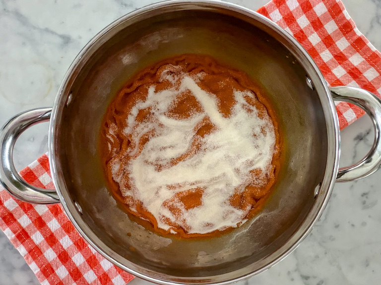 carrot juice and gelatin in a pot
