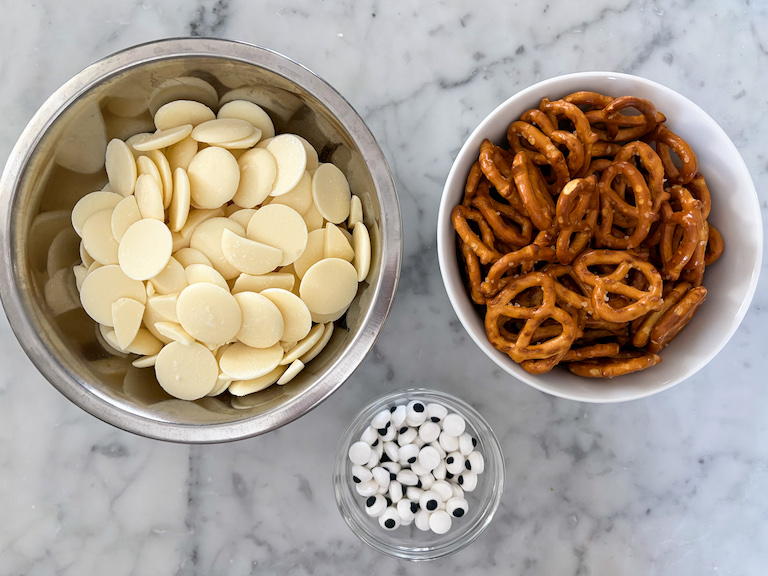 Mummy pretzel ingredients